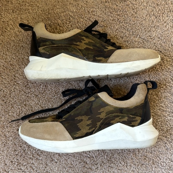 Like New Anthropologie Ashton Platform Sneakers in Camo - Picture 5 of 8